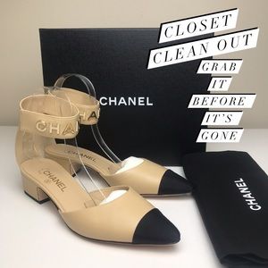 CHANEL Rare 20B Logo Ankle Cuff Strap Pumps Bicolor Beige/Black